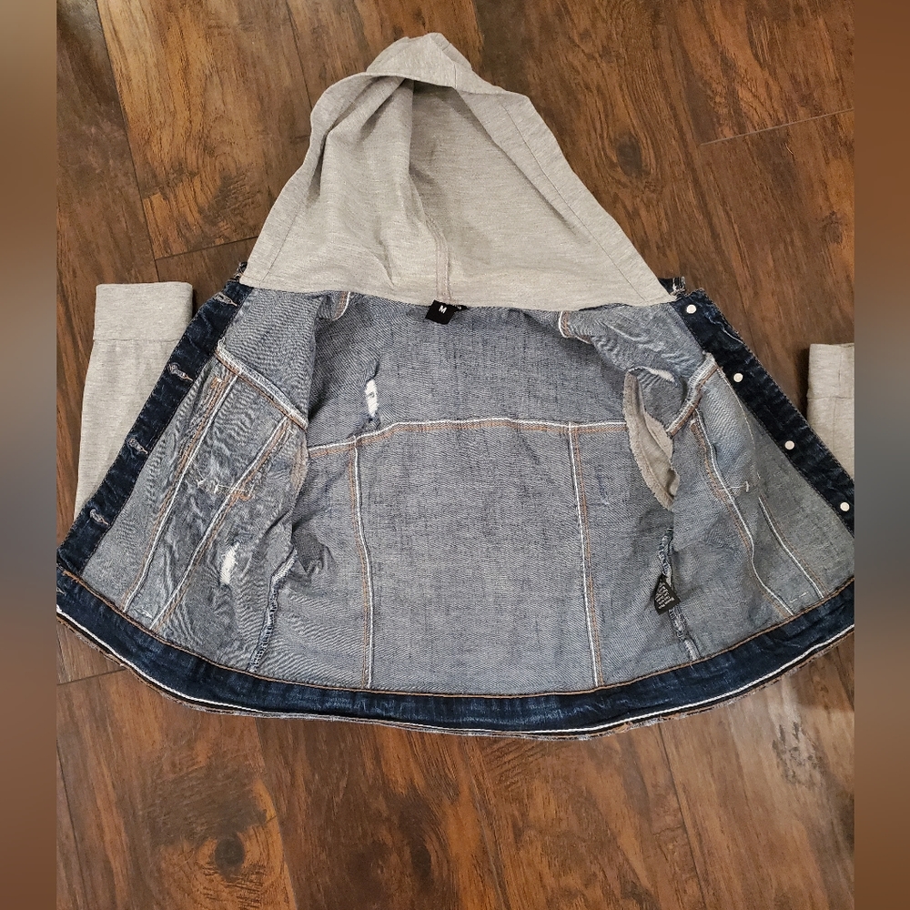 Ariya Jeans Distressed Jacket W/Sweat Shirt Material Arms & Hoodie GIRLS Size M - Picture 4 of 11